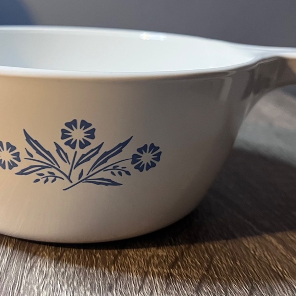 CorningWare Blue Cornflower P-82-B 1-1/2 Pint Sauce Pan w/o Lid Vintage - Picture 2 of 7
